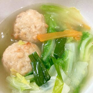 白菜とニラと人参と鶏つくねの中華スープ